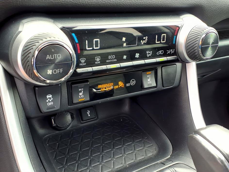 Used 2021 Toyota RAV4 XLE Premium AWD/4WD image 20
