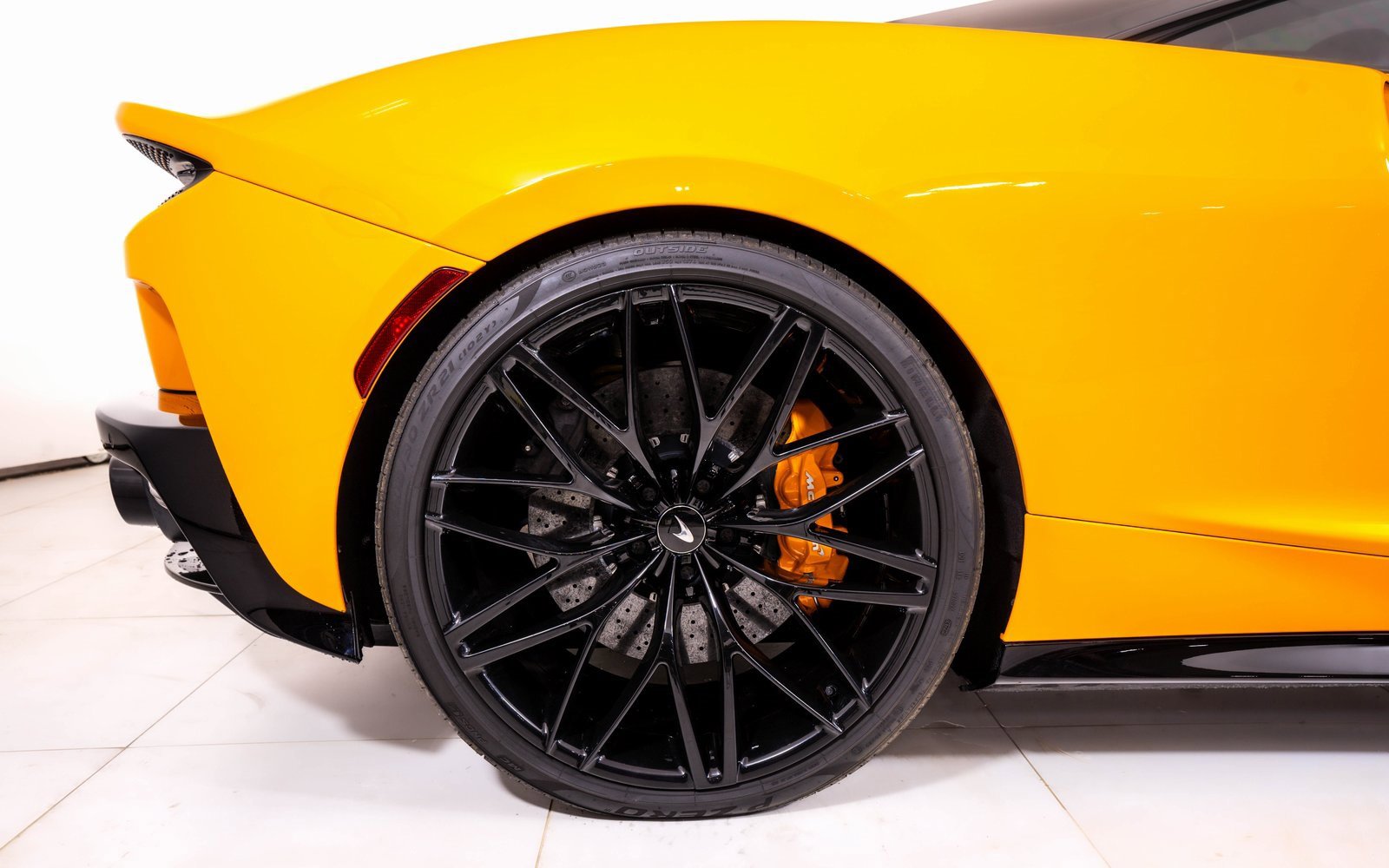 Used 2023 McLaren GT image 14
