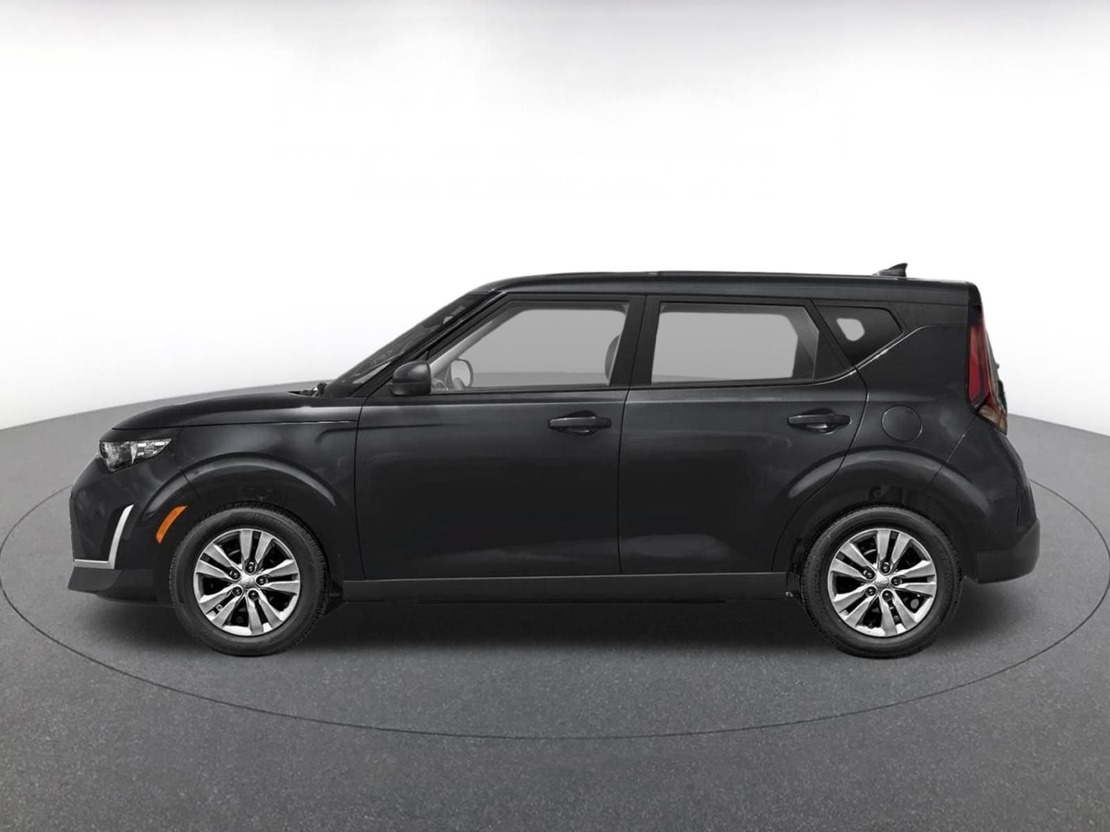 Used 2025 Kia Soul LX w/ LX Technology Package FWD image 3