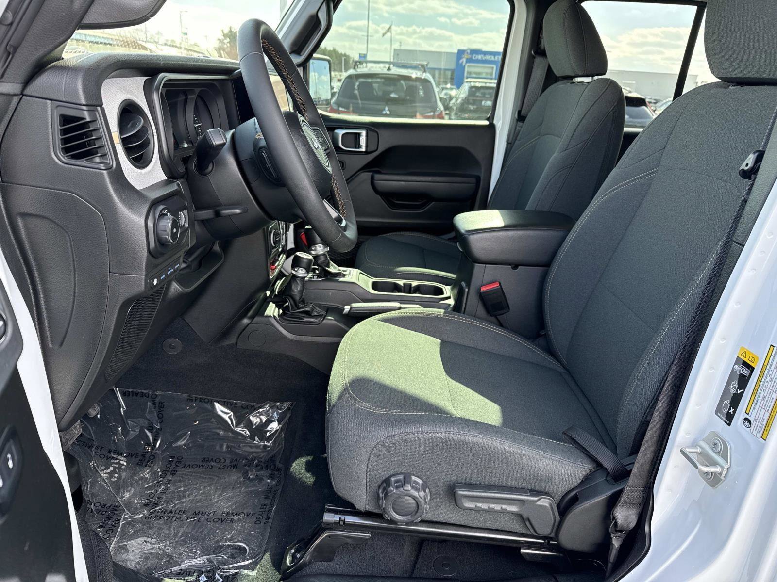 Used 2024 Jeep Wrangler Unlimited image 21