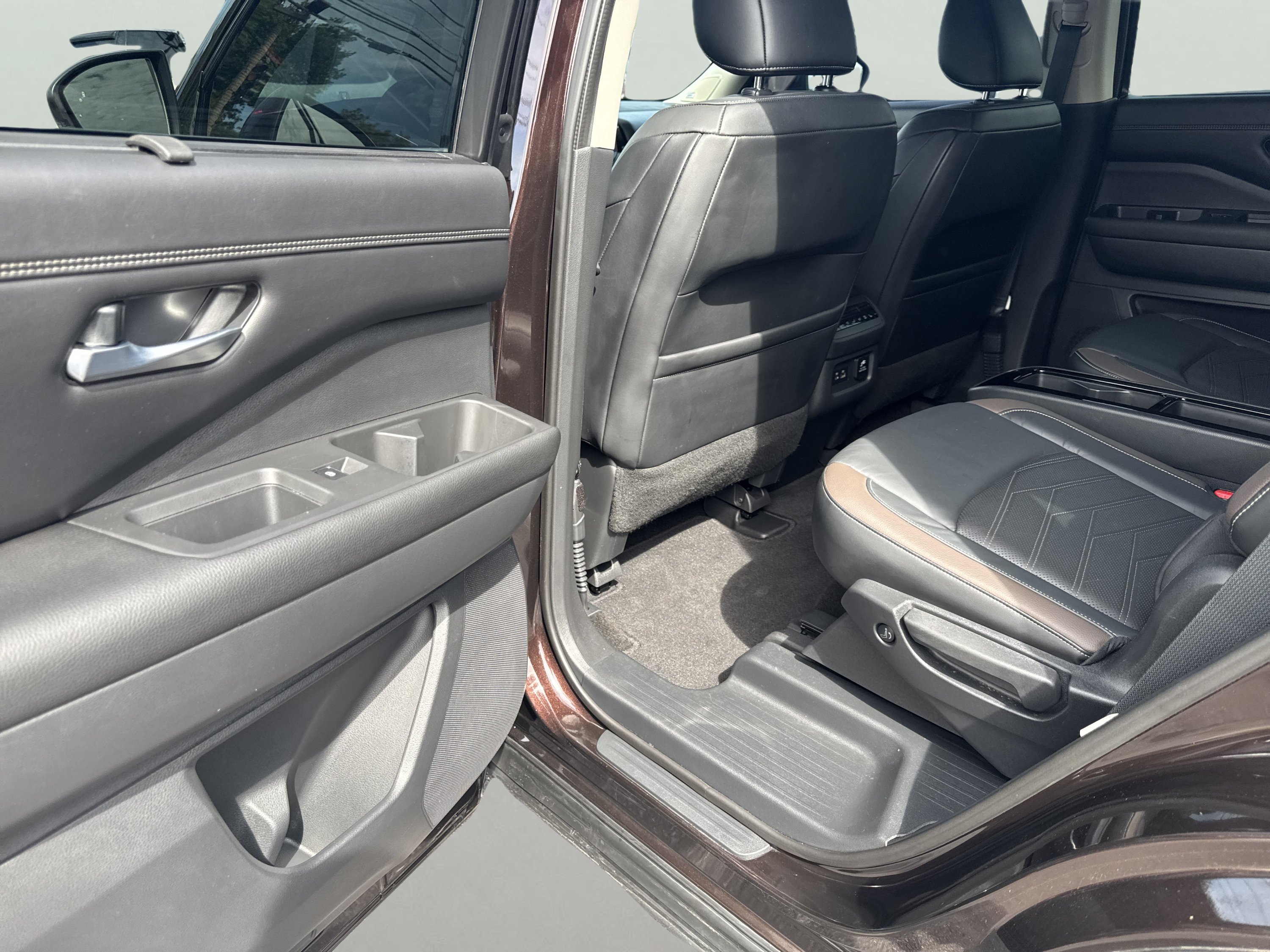 Used 2022 Nissan Pathfinder Platinum w/ Cargo Package AWD/4WD image 19