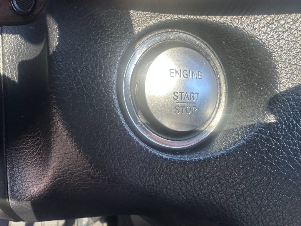 Used 2014 Mercedes-Benz E 550 4MATIC Sedan image 30