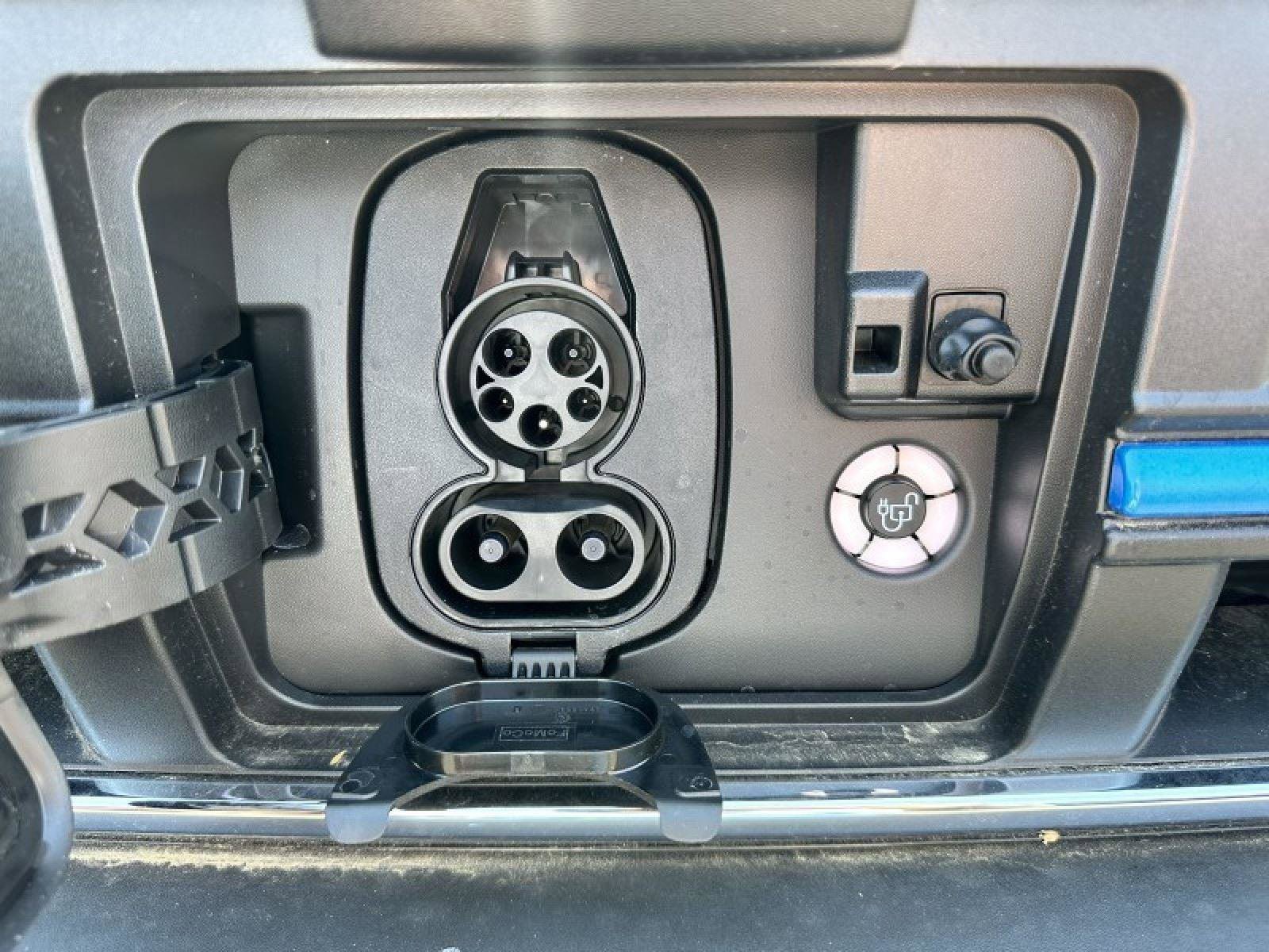 Used 2023 Ford E-Transit Medium Roof image 9