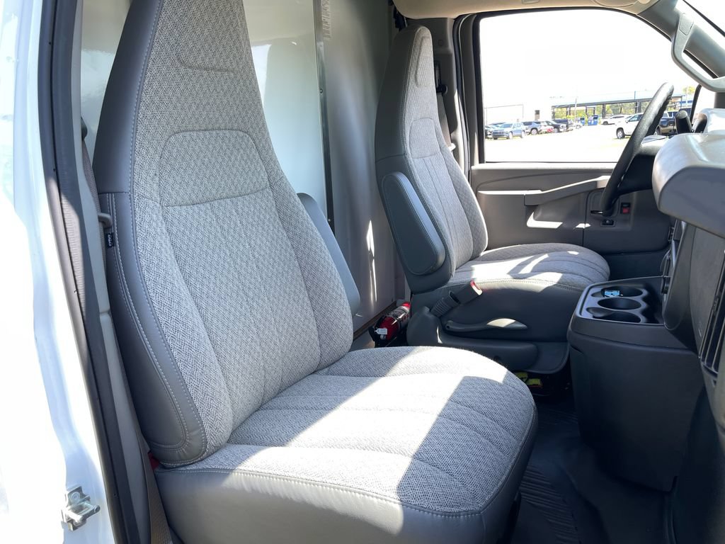 New 2025 GMC Savana 3500 w/ Power Convenience Package RWD image 24