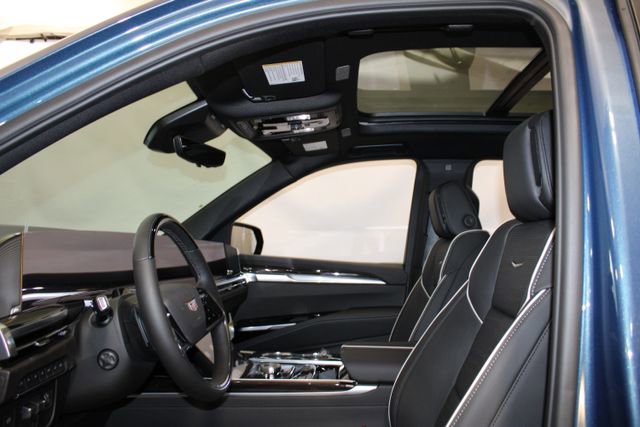 New 2026 Cadillac Escalade ESV Luxury w/ Touring Package image 6