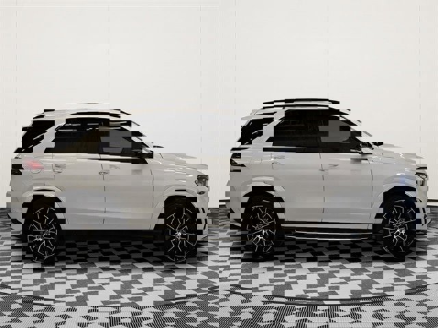 Used 2023 Mercedes-Benz GLE 350 4MATIC w/ AMG Line Exterior image 3