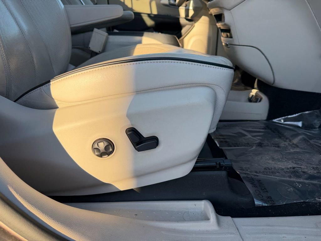 Used 2017 Chrysler Pacifica Platinum image 23