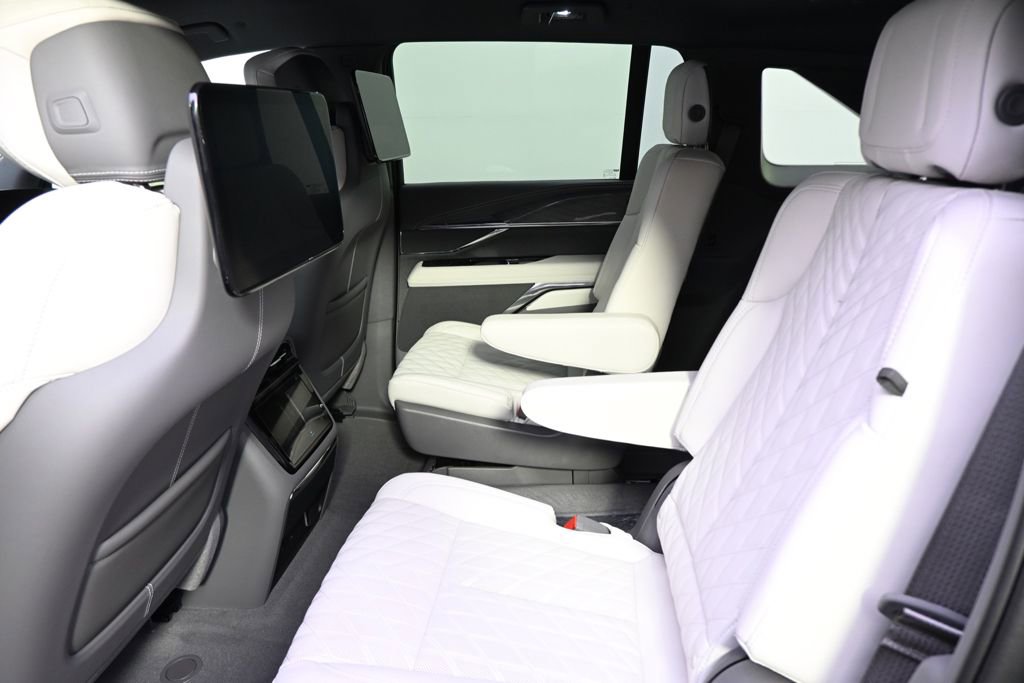 New 2025 Cadillac Escalade IQ Sport 1 w/ LPO, ONYX Package image 21