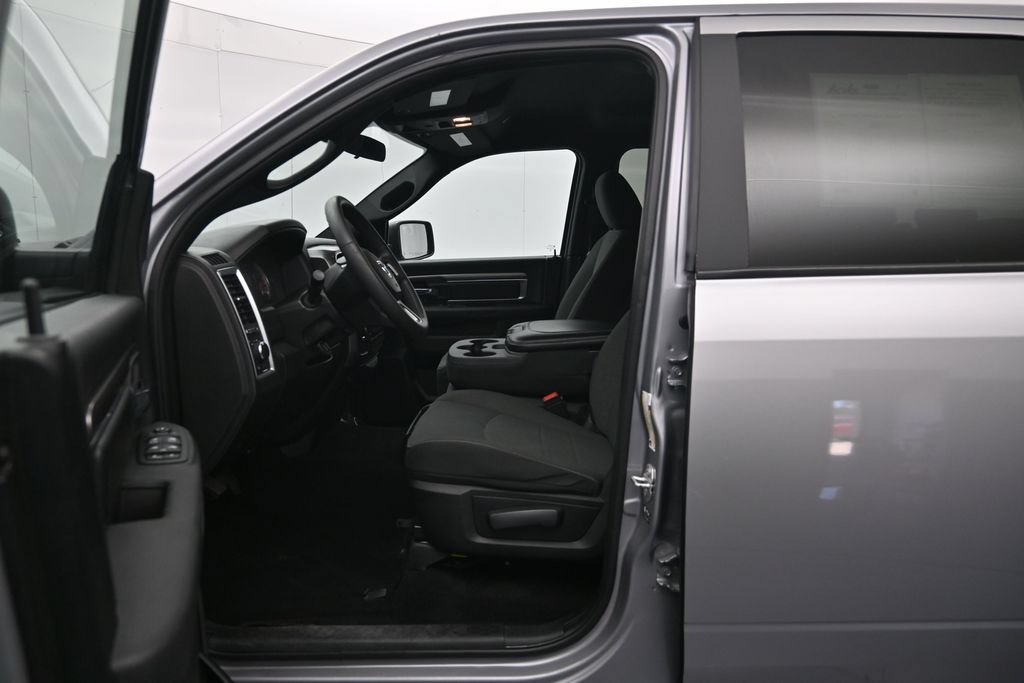 Used 2024 RAM 1500 Classic Warlock RWD image 20