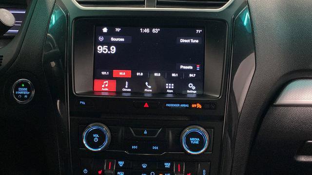 Used 2017 Ford Explorer XLT w/ Equipment Group 202A AWD/4WD image 14