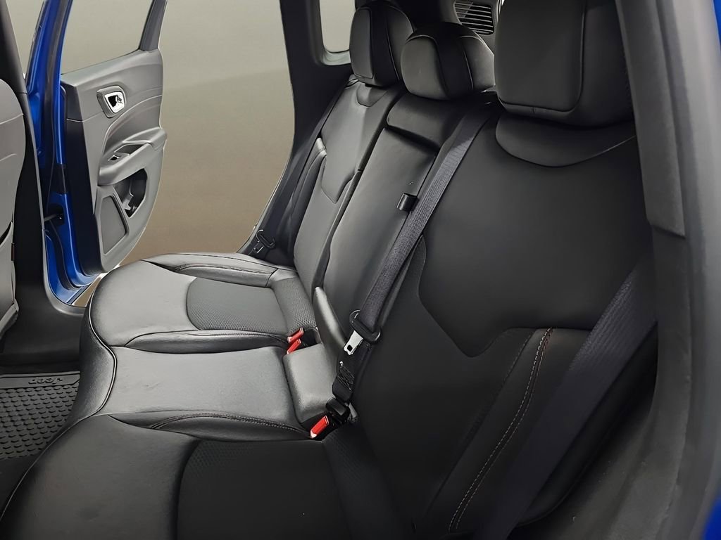 Used 2025 Jeep Compass Trailhawk AWD/4WD image 15