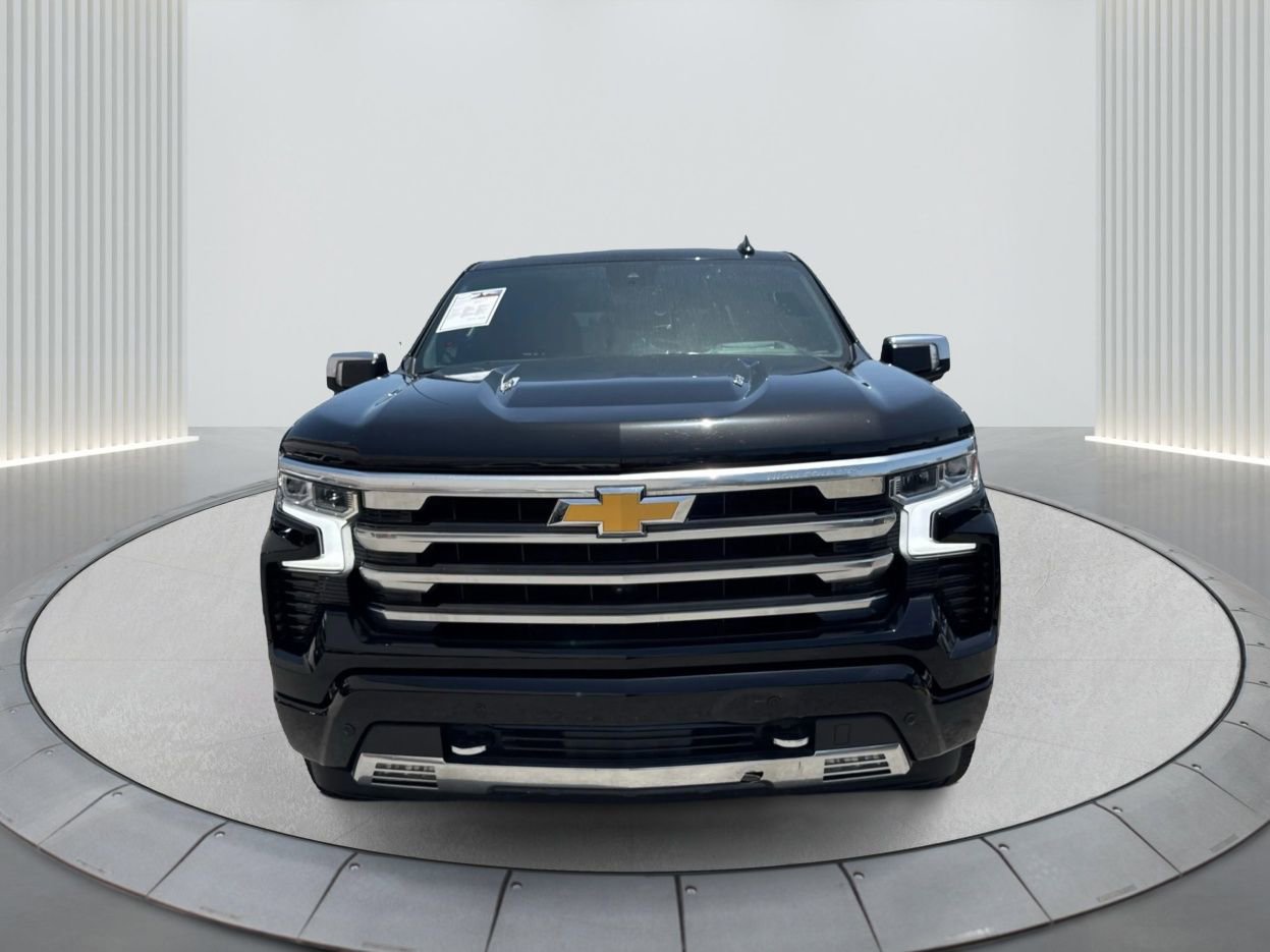 Used 2023 Chevrolet Silverado 1500 High Country w/ Technology Package image 2