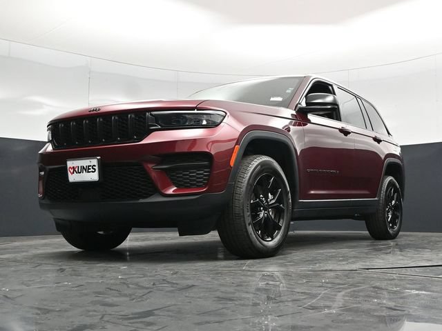 Used 2025 Jeep Grand Cherokee Altitude AWD/4WD image 55
