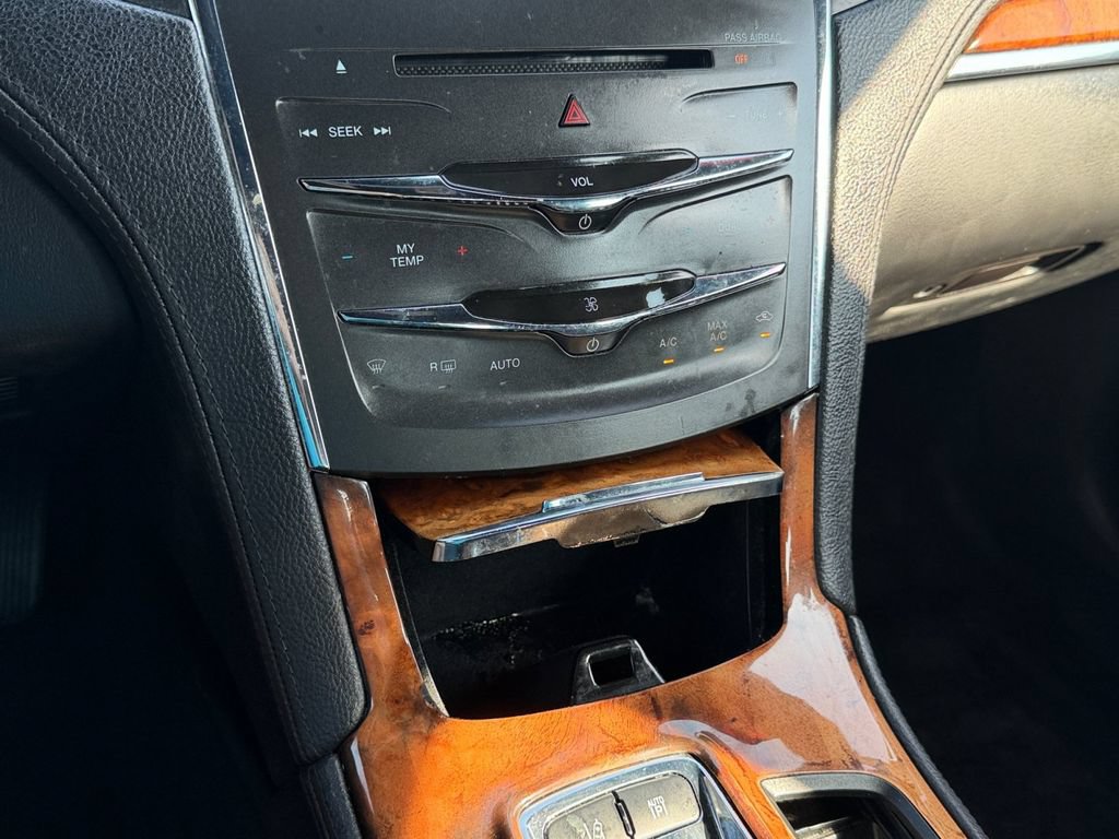 Used 2013 Lincoln MKS AWD image 25