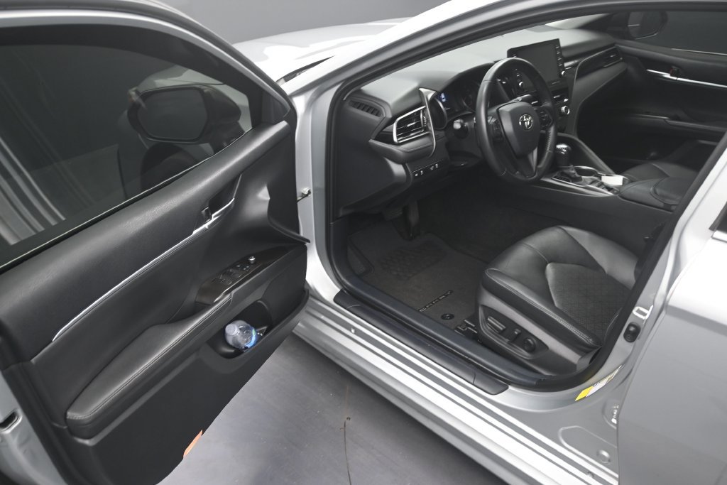Used 2022 Toyota Camry XSE FWD image 10