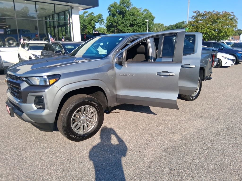 Used 2024 Chevrolet Colorado LT w/ LT Convenience Package AWD/4WD image 22