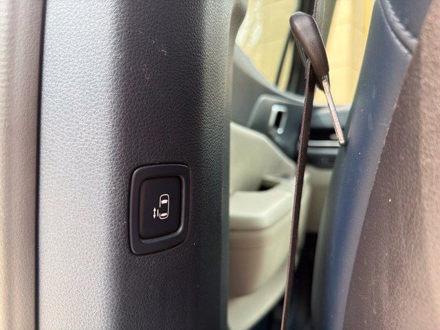 Used 2025 Kia Carnival EX FWD image 31