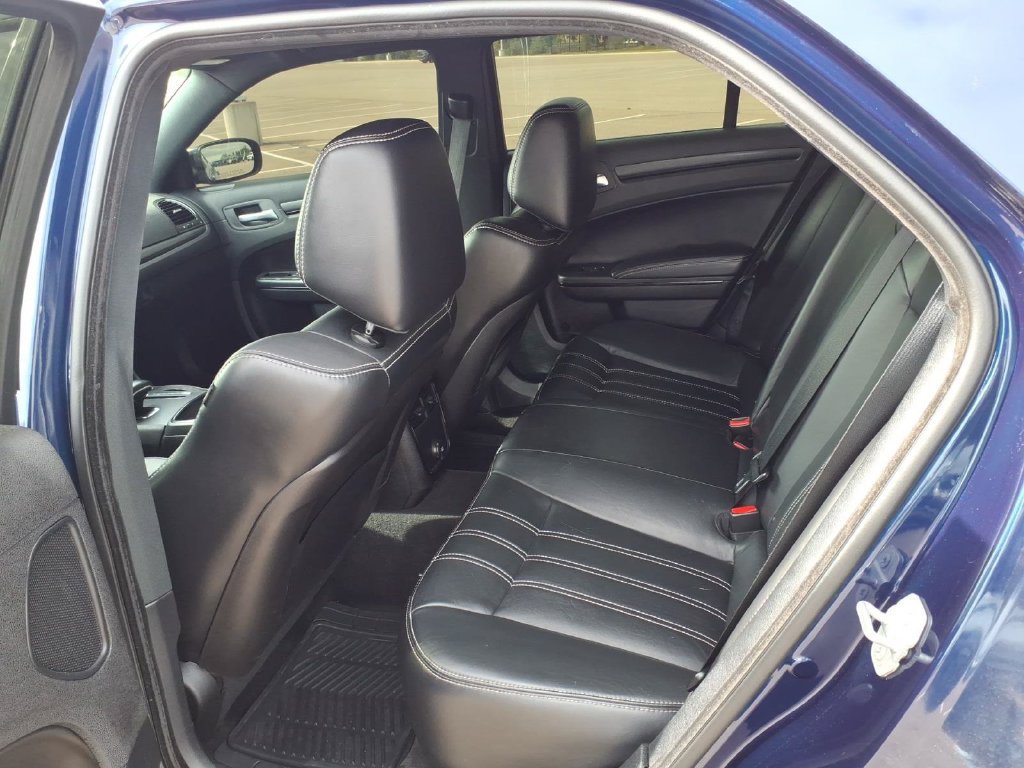 Used 2014 Chrysler 300 S RWD image 9