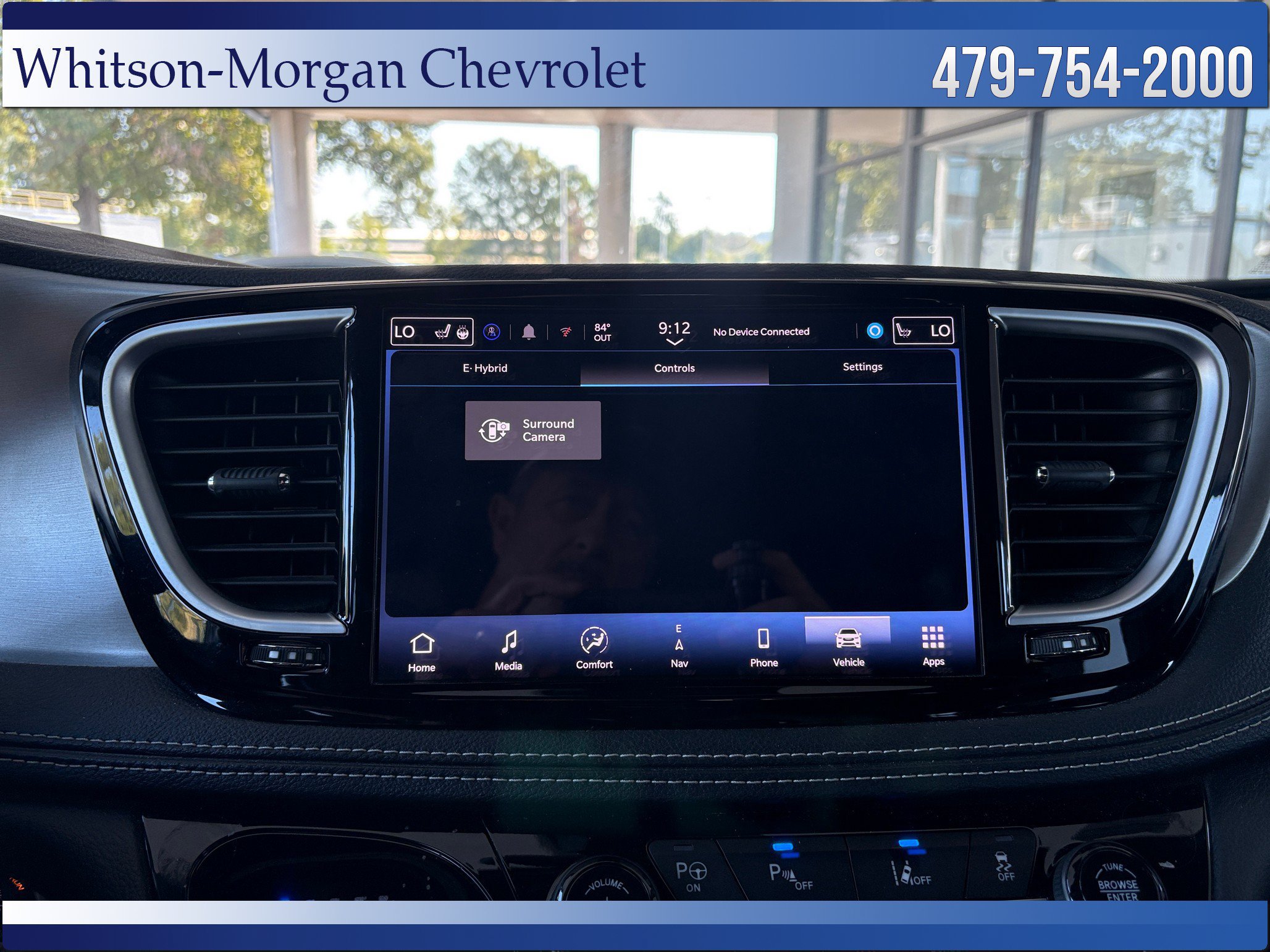 Used 2024 Chrysler Pacifica Premium FWD image 28