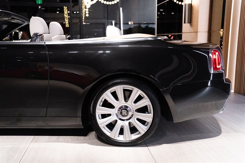 Used 2016 Rolls-Royce Dawn RWD image 29