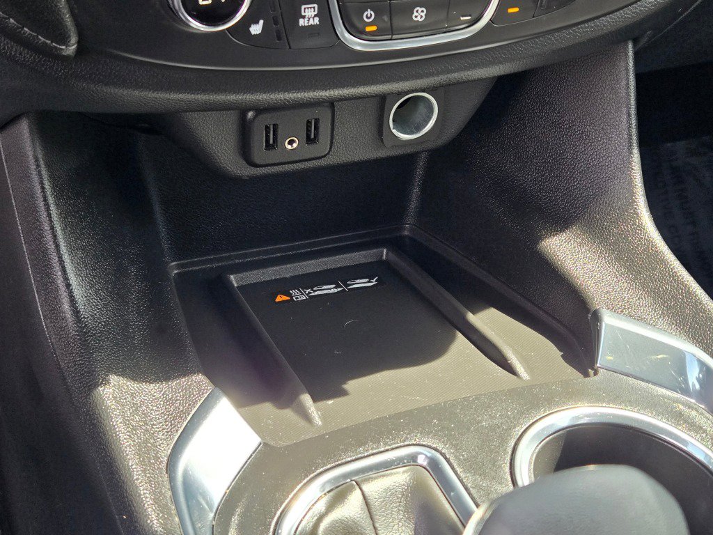 Used 2023 Chevrolet Traverse LT image 30