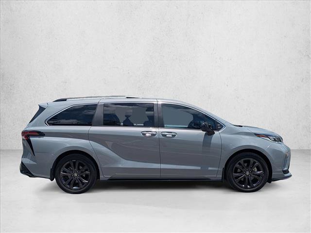 Used 2024 Toyota Sienna XSE FWD image 4