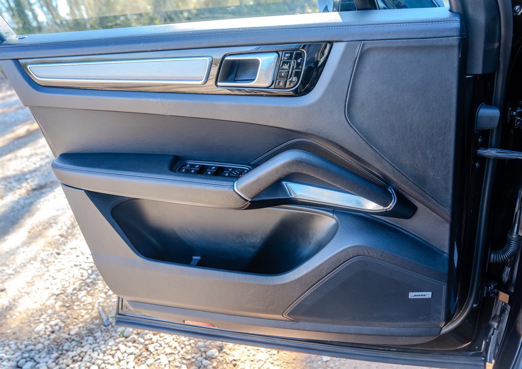 Used 2019 Porsche Cayenne Turbo w/ Sportdesign Package image 25