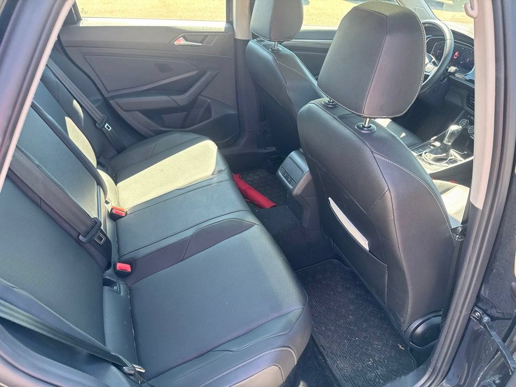 Used 2019 Volkswagen Jetta SEL w/ Cold Weather Package FWD image 14