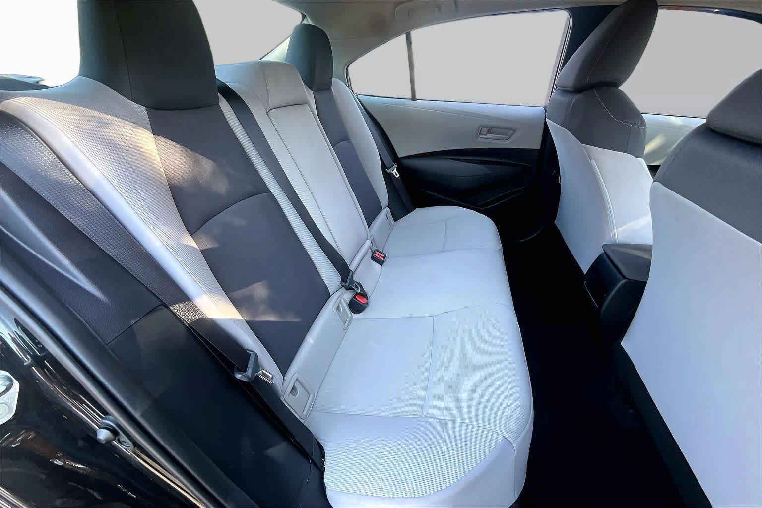 Used 2022 Toyota Corolla LE w/ Carpet Mat Package (TMS) FWD image 19