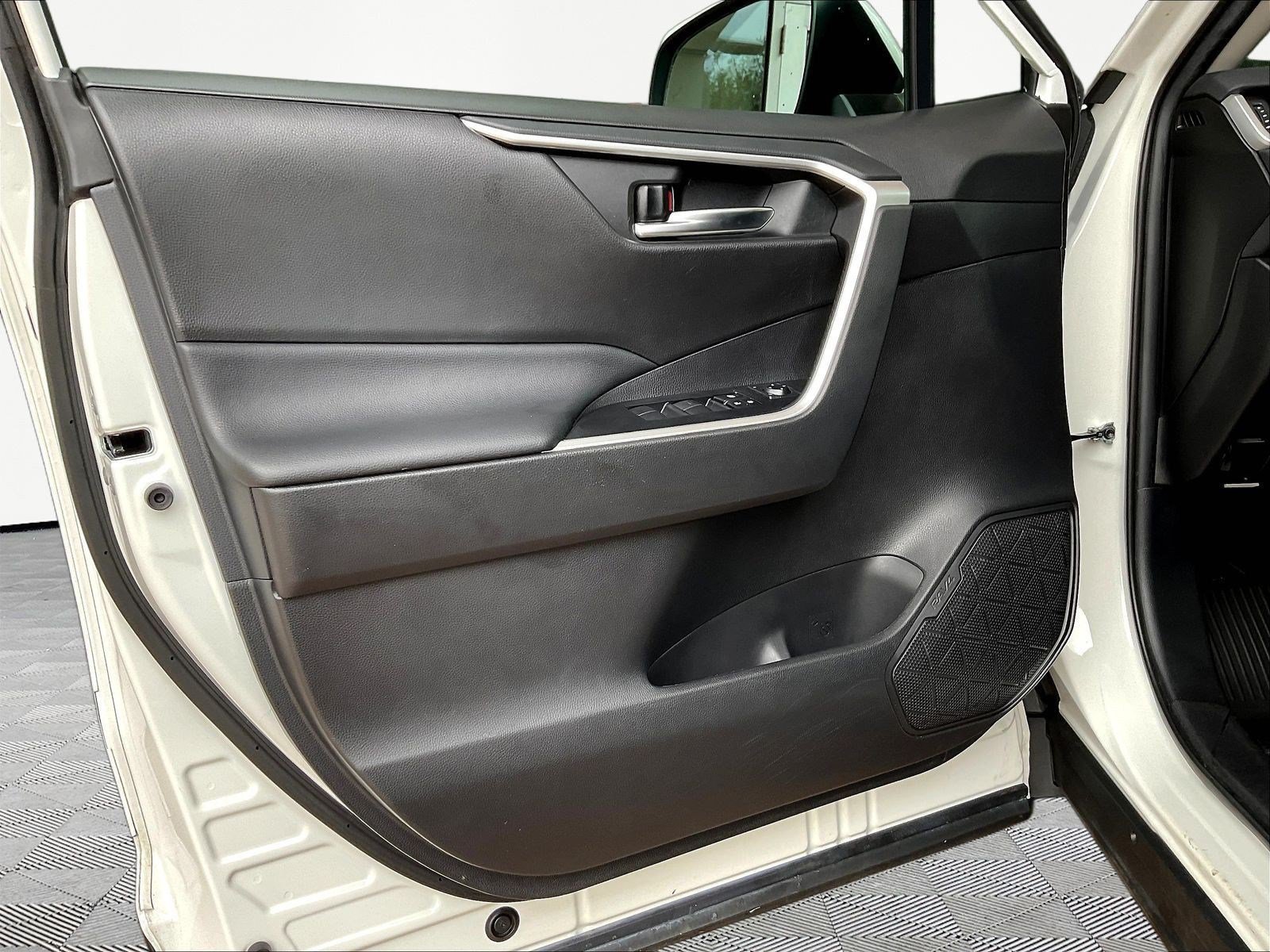 Used 2021 Toyota RAV4 XLE w/ Convenience Package AWD/4WD image 20