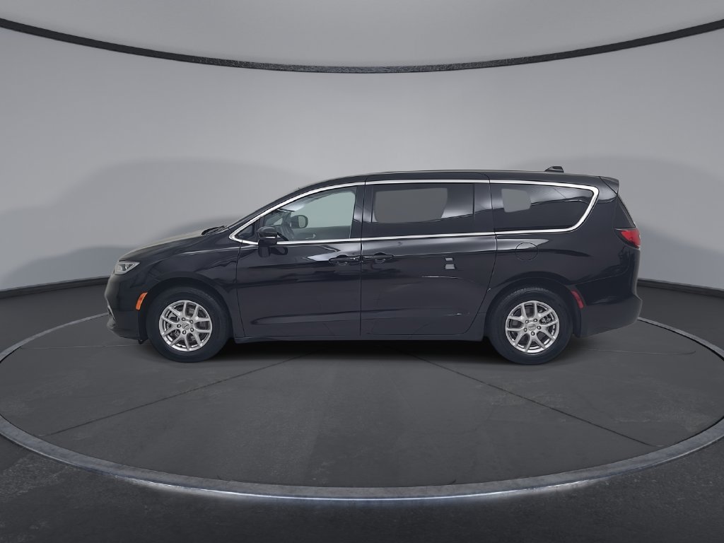 Certified 2024 Chrysler Pacifica Touring-L FWD image 11