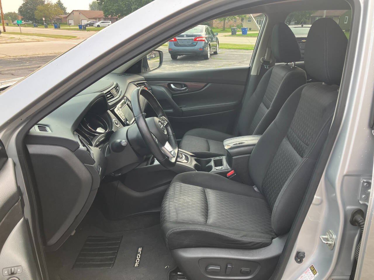 Used 2020 Nissan Rogue SV FWD image 10