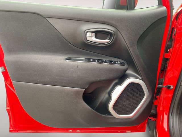 Used 2020 Jeep Renegade Latitude FWD image 16