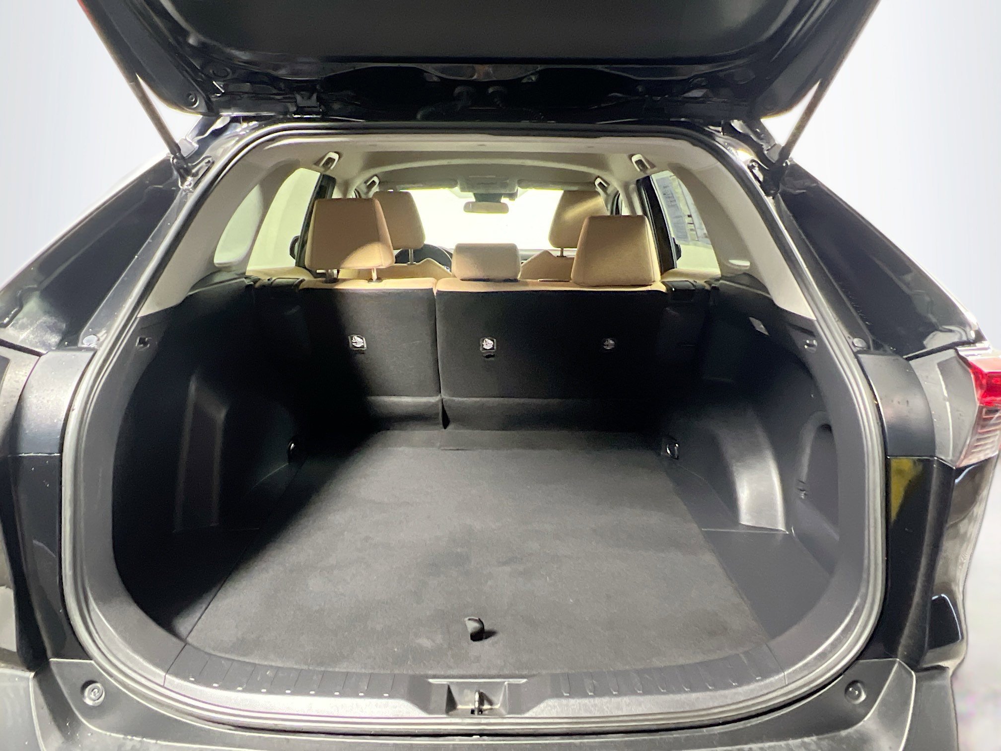 Used 2019 Toyota RAV4 LE image 33