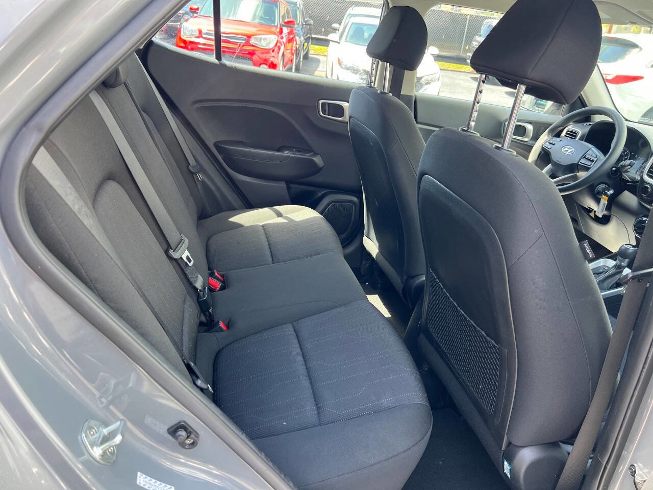 Used 2022 Hyundai Venue SE FWD image 17
