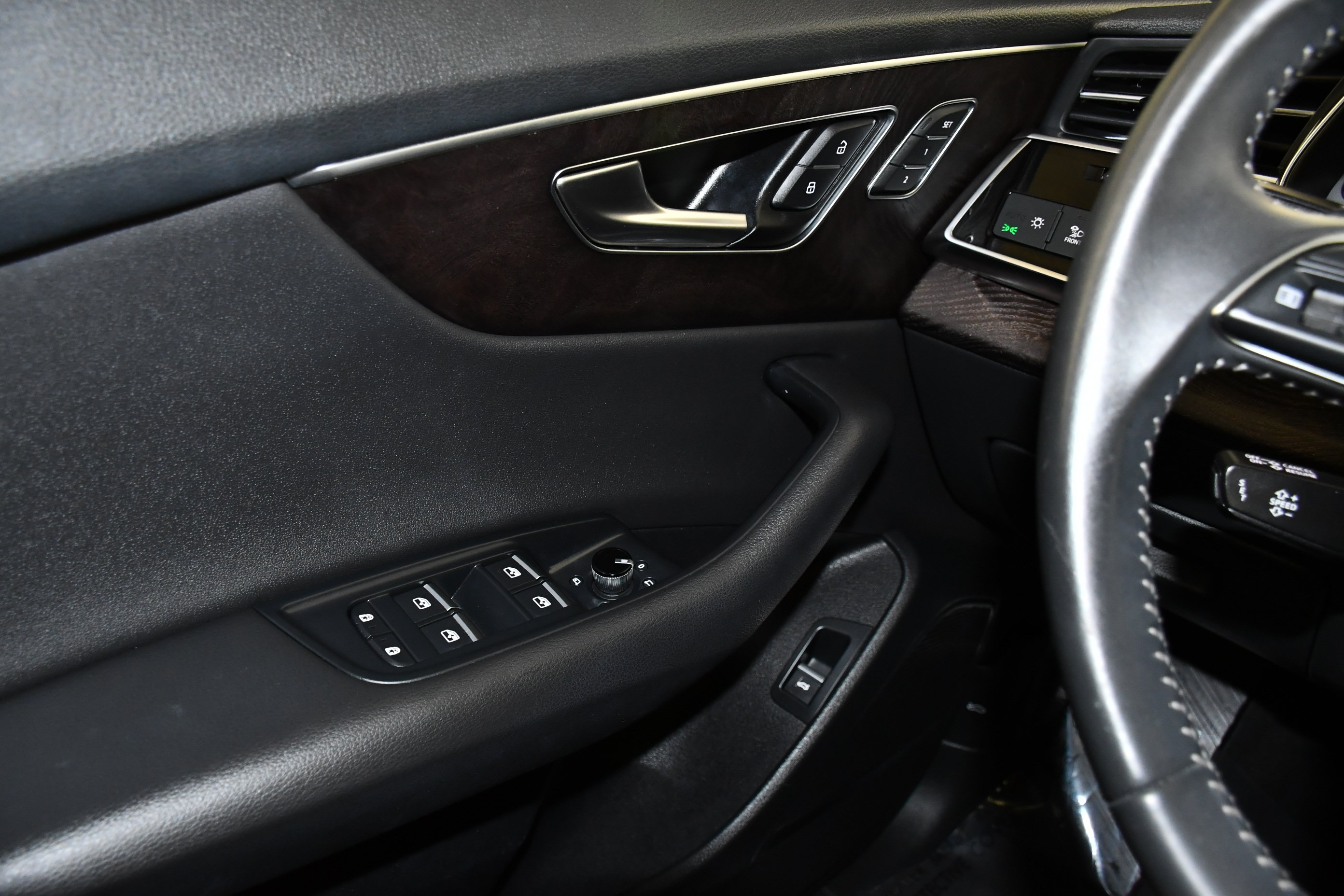 Used 2020 Audi Q8 Premium Plus w/ Premium Plus Package AWD/4WD image 30