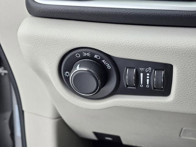 Used 2017 Chrysler Pacifica Touring image 20