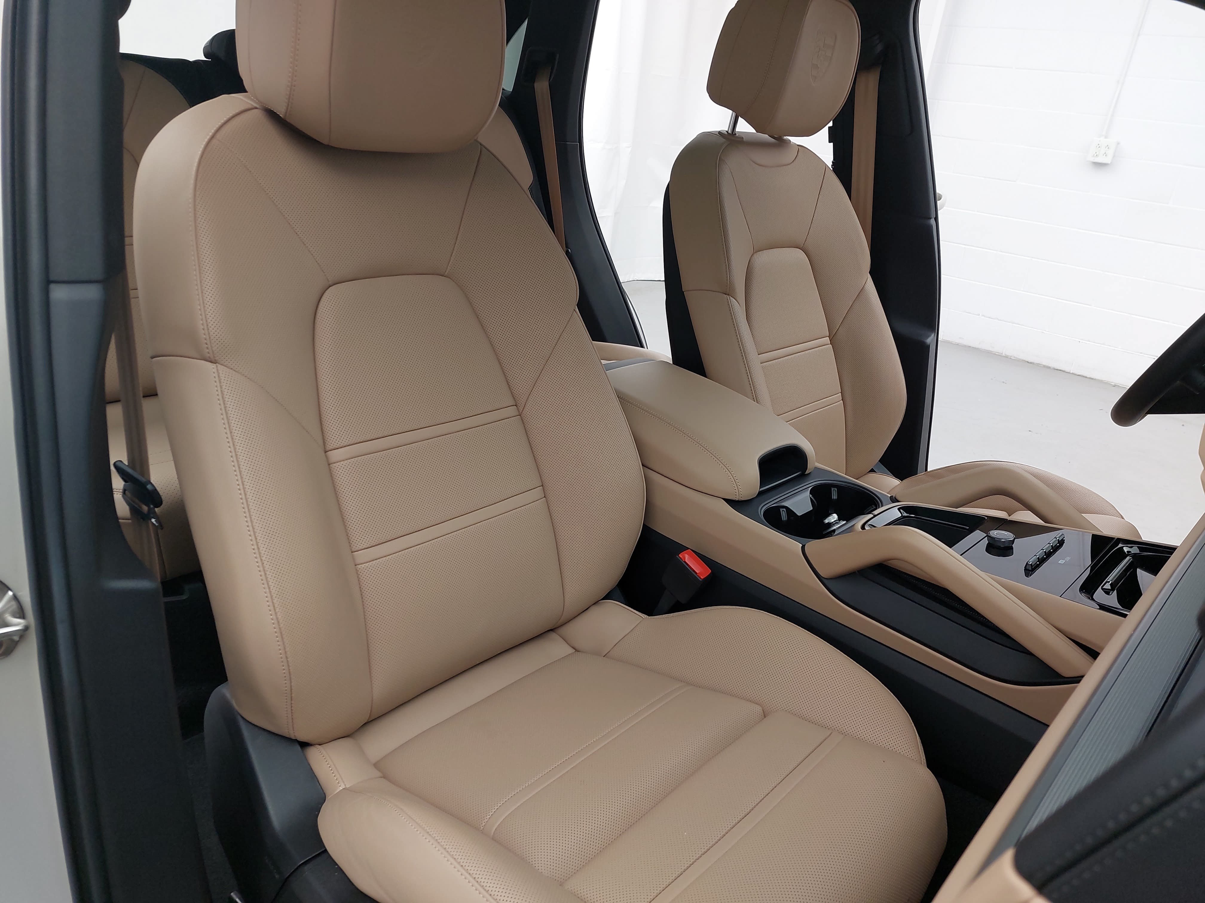 Certified 2026 Porsche Cayenne AWD/4WD image 12
