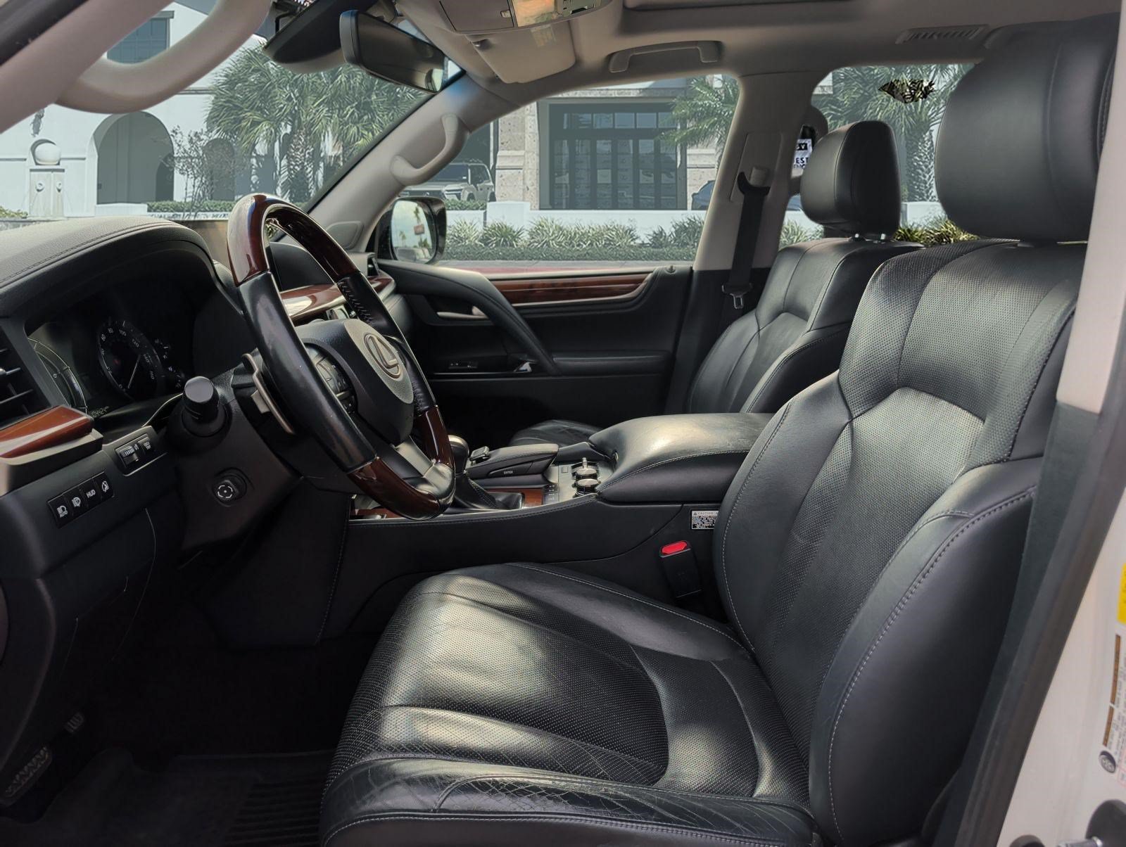 Used 2019 Lexus LX 570 4WD w/ Luxury Package image 11