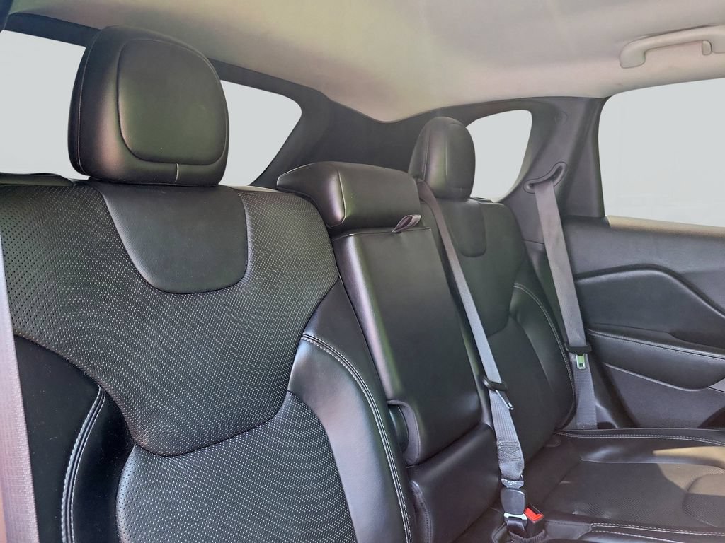 Used 2020 Jeep Cherokee Limited FWD image 35