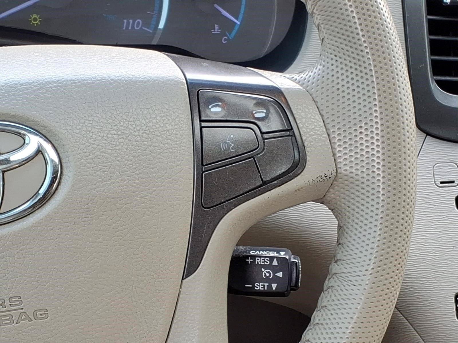 Used 2013 Toyota Sienna XLE FWD image 11