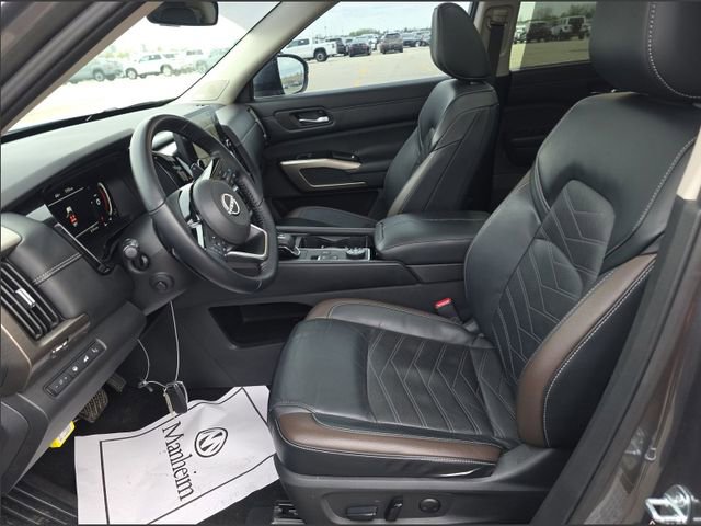 Used 2023 Nissan Pathfinder Platinum AWD/4WD image 7