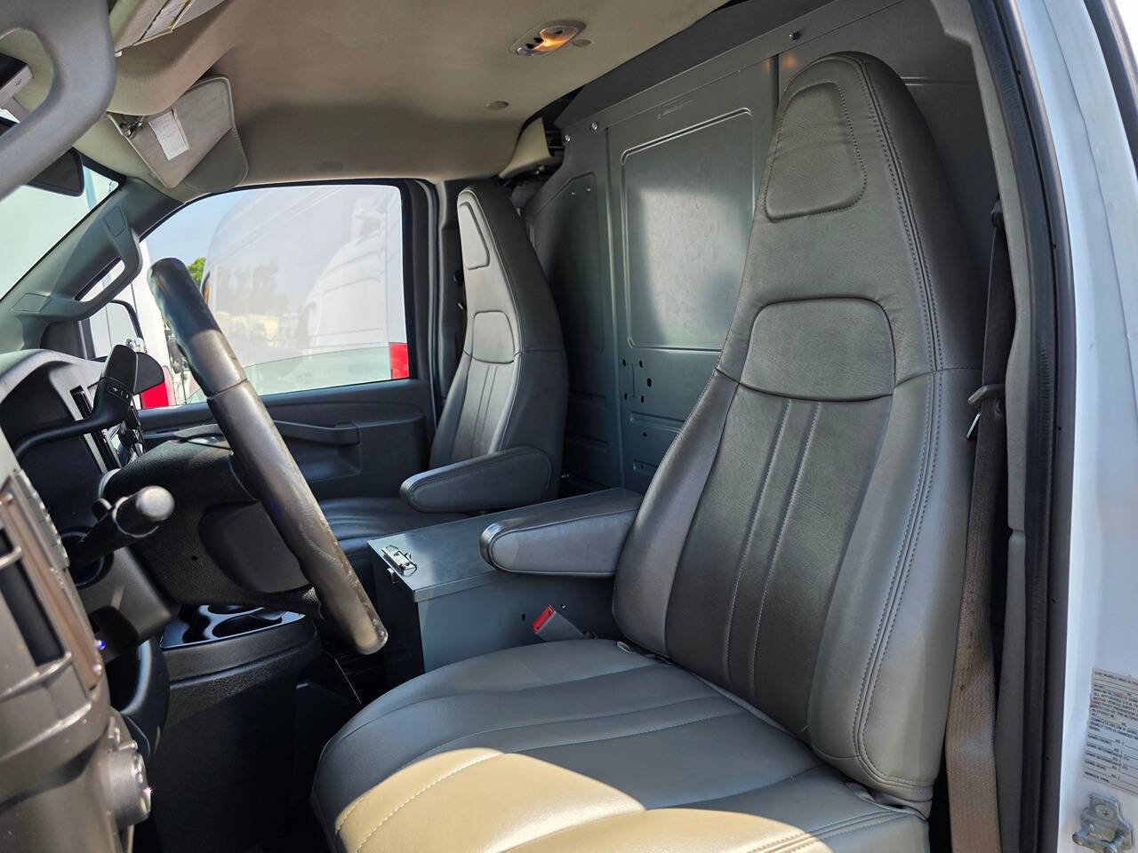 Used 2019 Chevrolet Express 3500 Extended w/ Driver Convenience Package RWD image 8