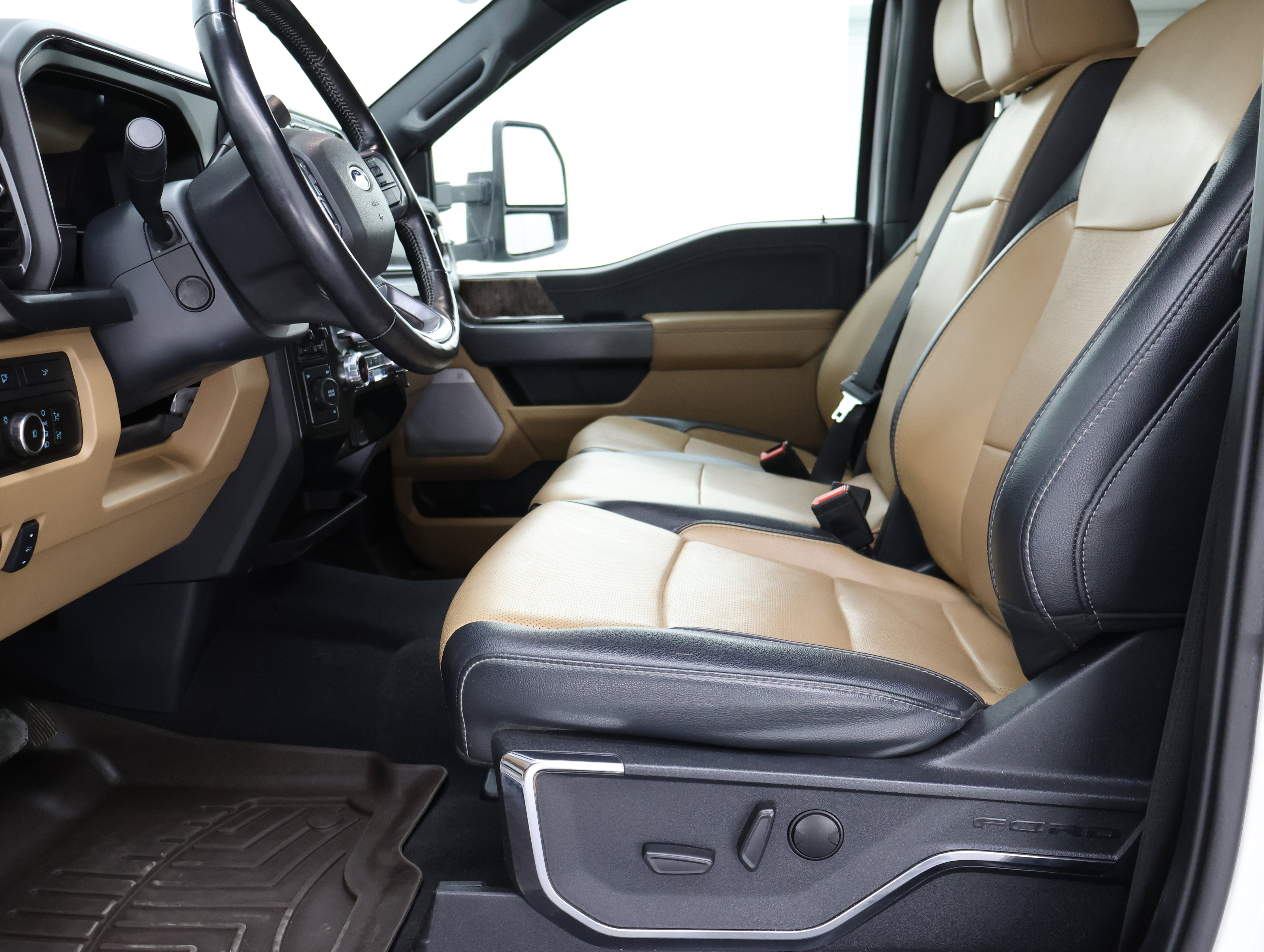 Used 2023 Ford F350 Lariat w/ FX4 Off-Road Package image 8