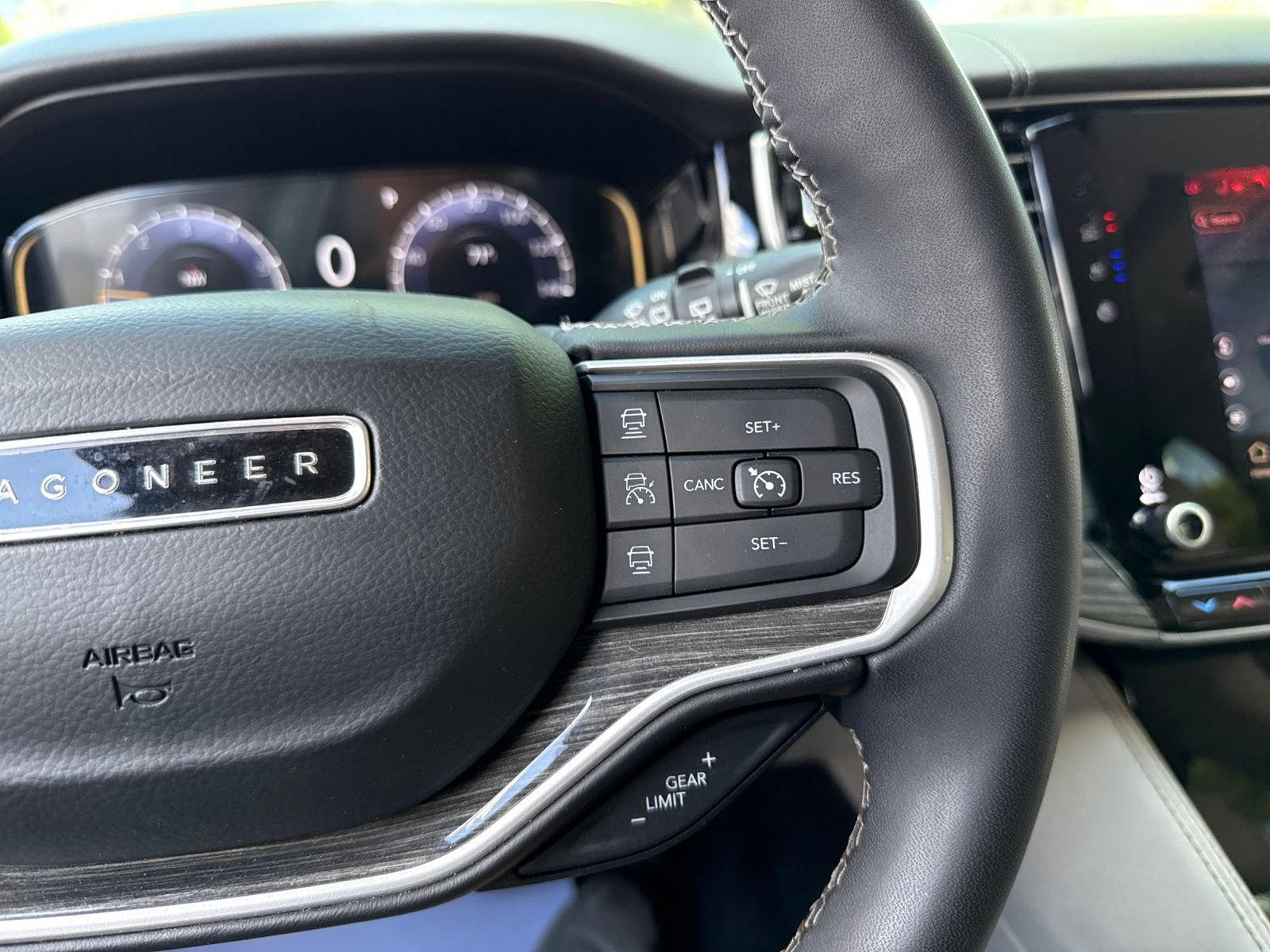 Used 2022 Jeep Wagoneer Series II w/ Premium Group I AWD/4WD image 31