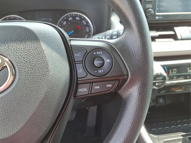 Used 2022 Toyota RAV4 XLE AWD/4WD image 17