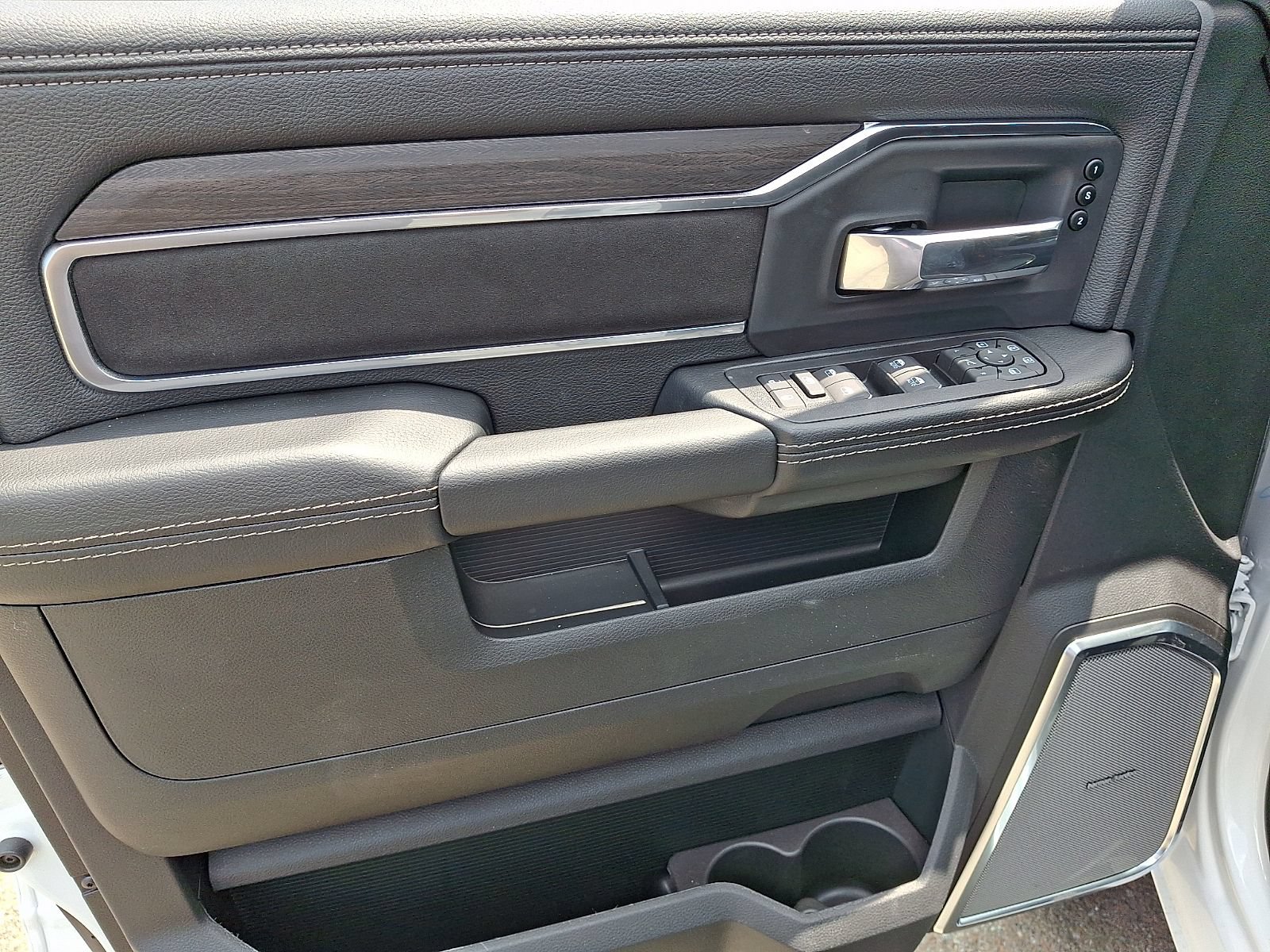 New 2026 RAM 2500 Laramie w/ Night Edition AWD/4WD image 8