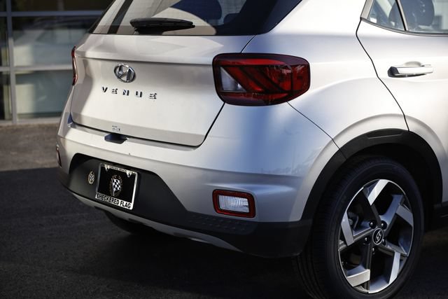 Used 2025 Hyundai Venue SEL FWD image 7
