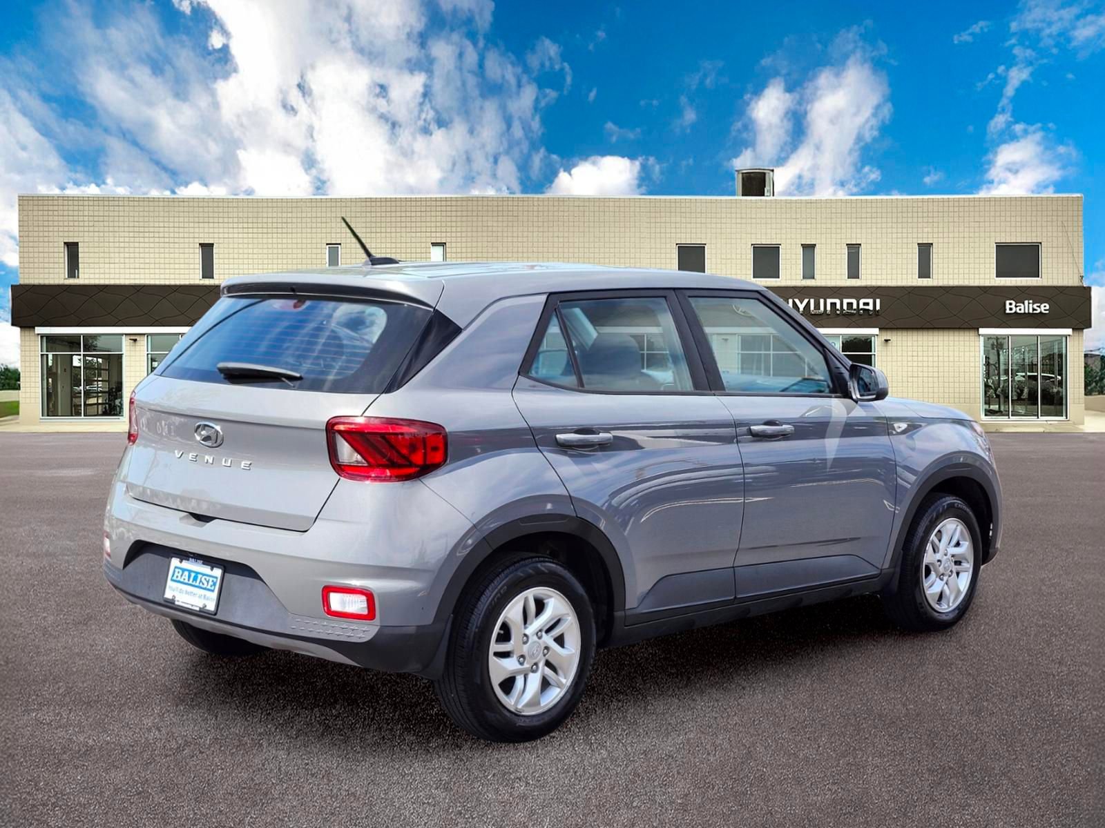 Used 2023 Hyundai Venue SE FWD image 3