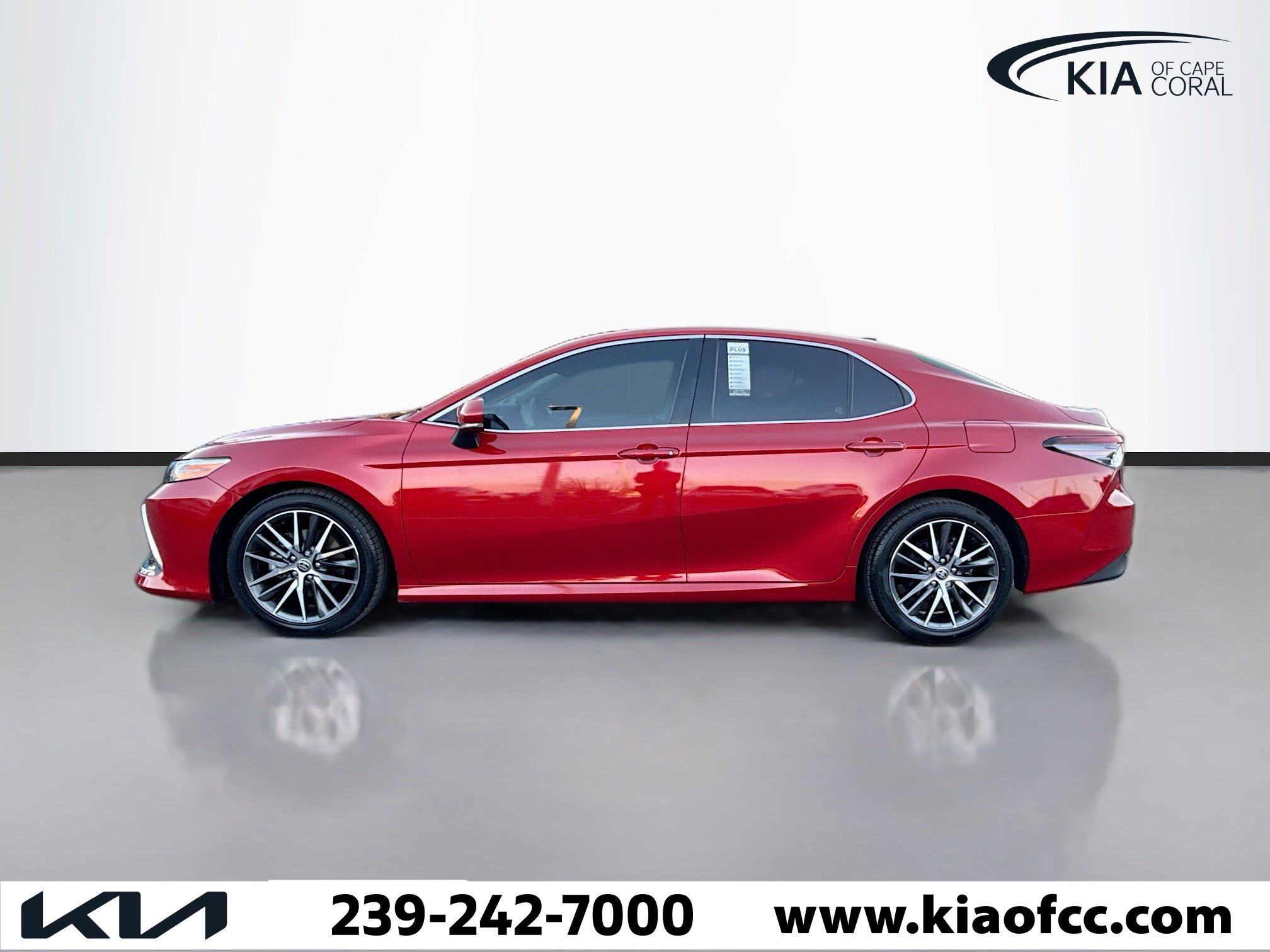 Used 2023 Toyota Camry XLE w/ Navigation Package image 2